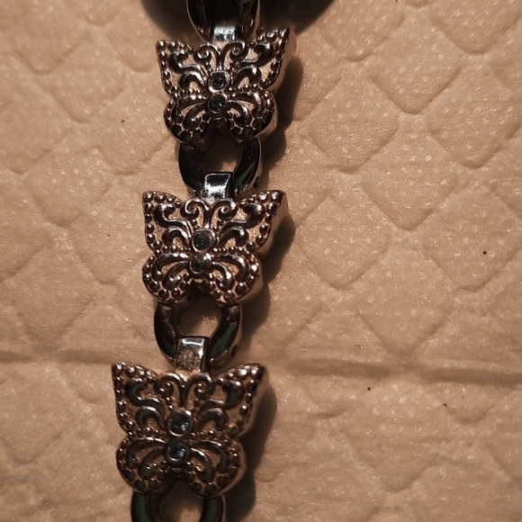 Butterfly ๐ฆ Silvertone Watch โ - Picture 4 of 9